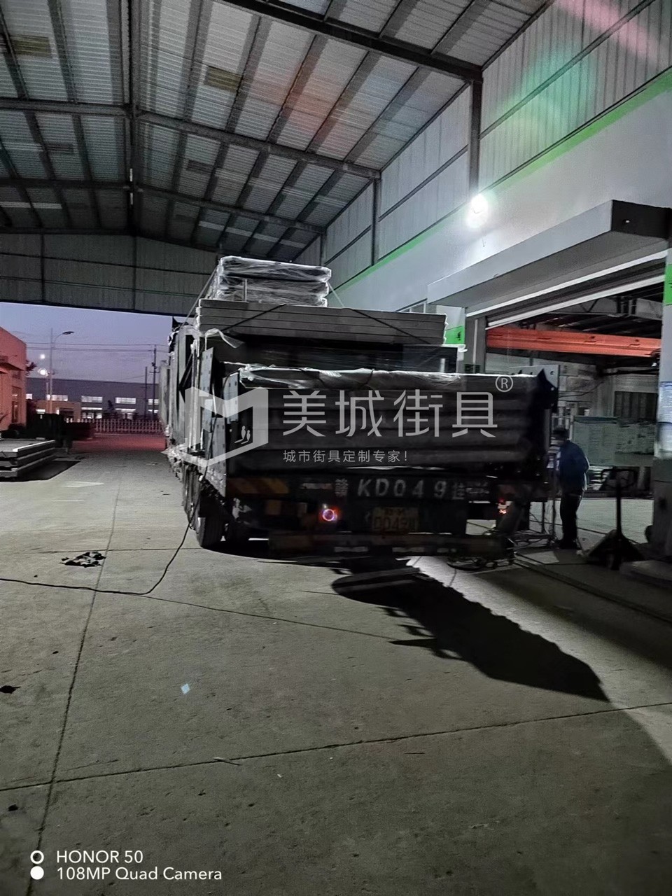 2022.10.18美城街具供應(yīng)臺州第三、四車候車亭發(fā)貨記錄