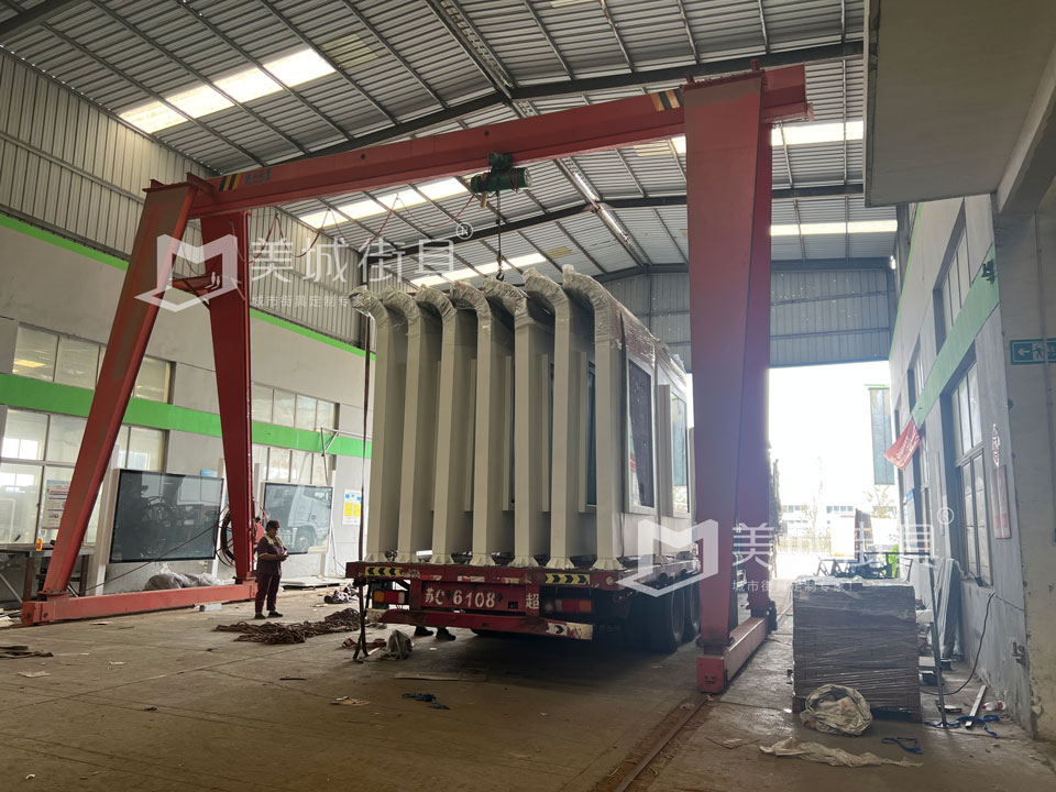 江蘇美城街具為新疆定制公交站臺第三批批發(fā)貨案例